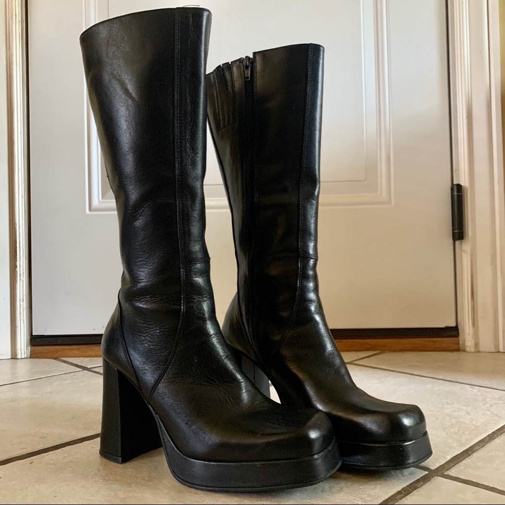 🚫SOLD🚫 VINTAGE STEVE MADDEN PLATFORM BOOTS 🖤